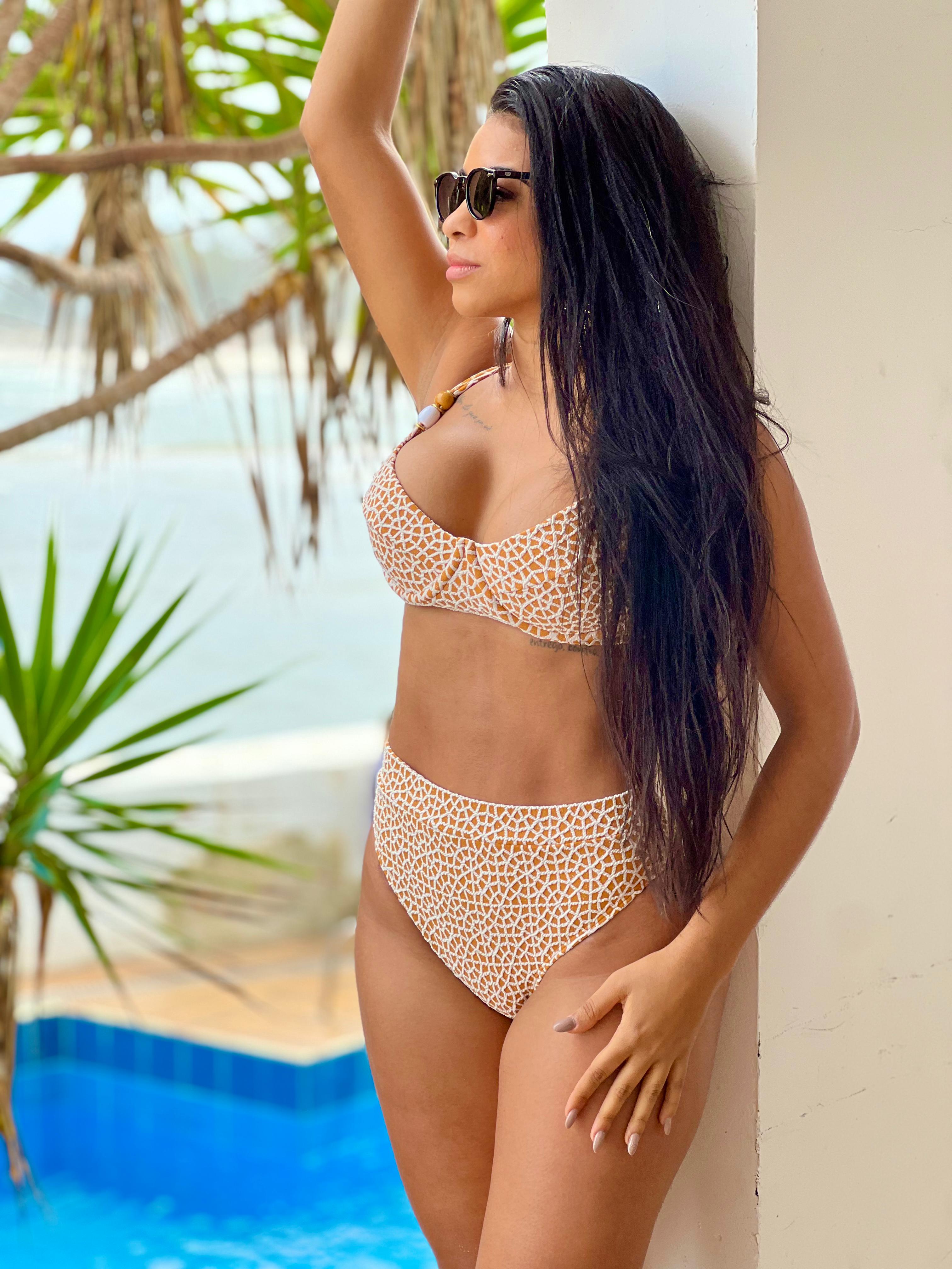 Conjunto Sol Top Meia Taça + Calcinha Hot Pant