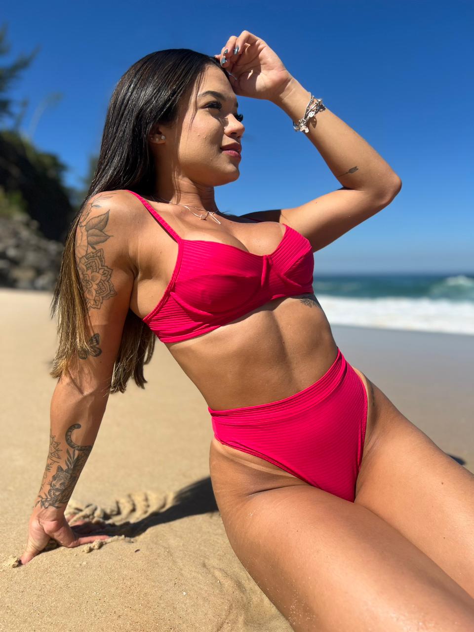 Conjunto Top Meia Taça + Calcinha Hot Pant Cavada Vermelho Cereja