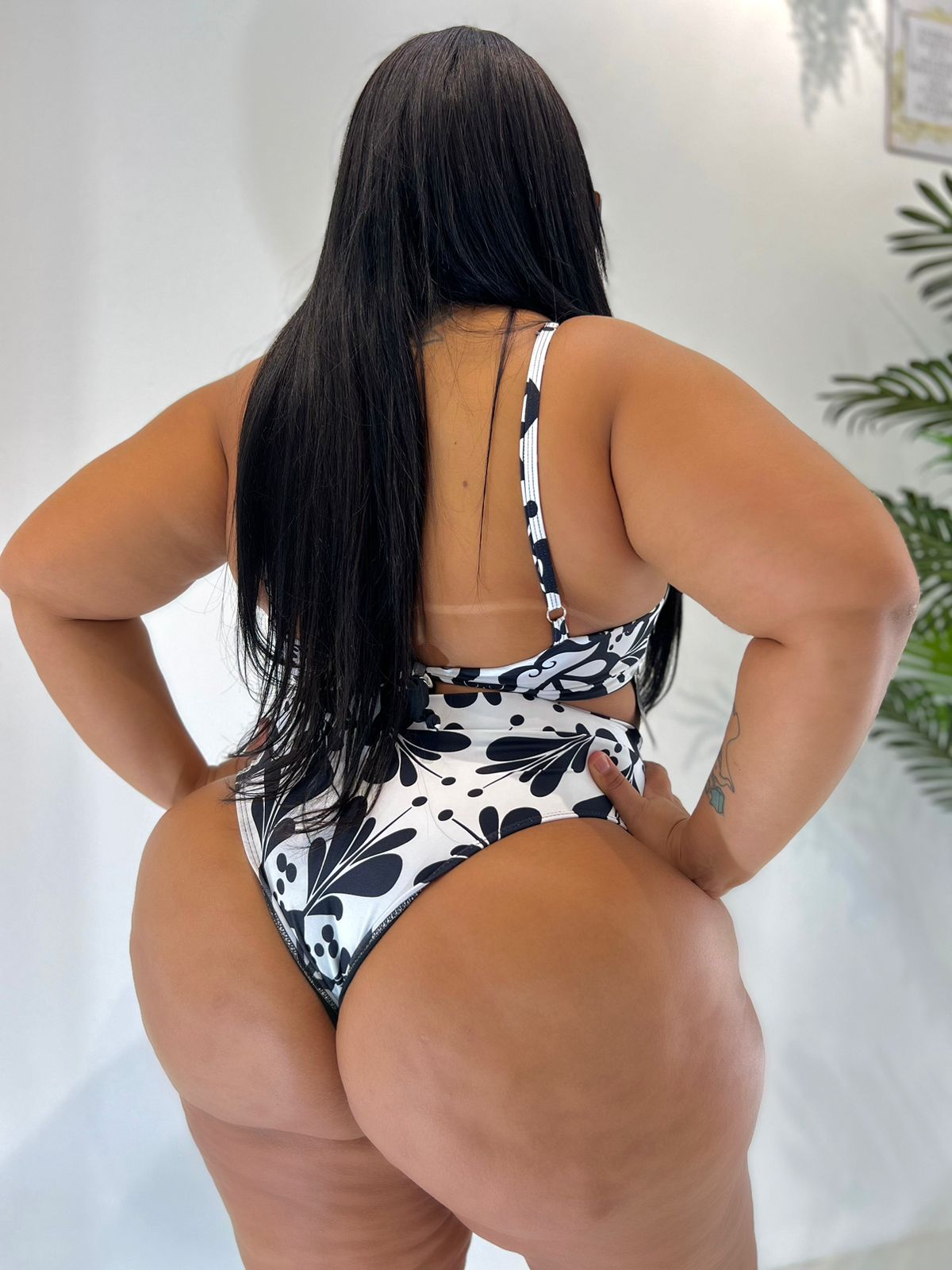 Conjunto Top Maldivas + Calcinha Hot Pant Cavada Black White