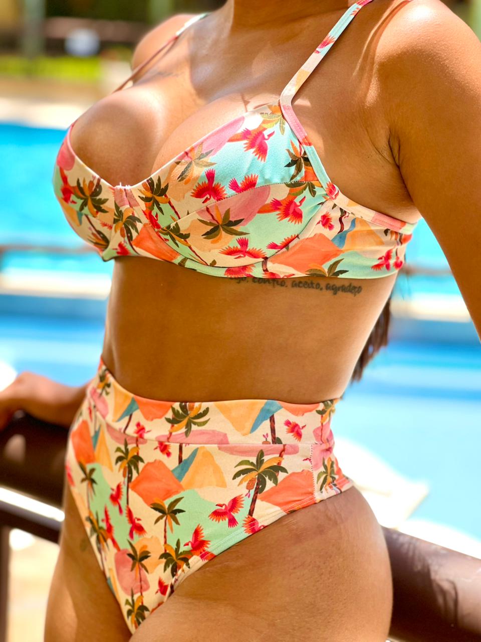 Conjunto Top Meia Taça + Calcinha Hot Pant